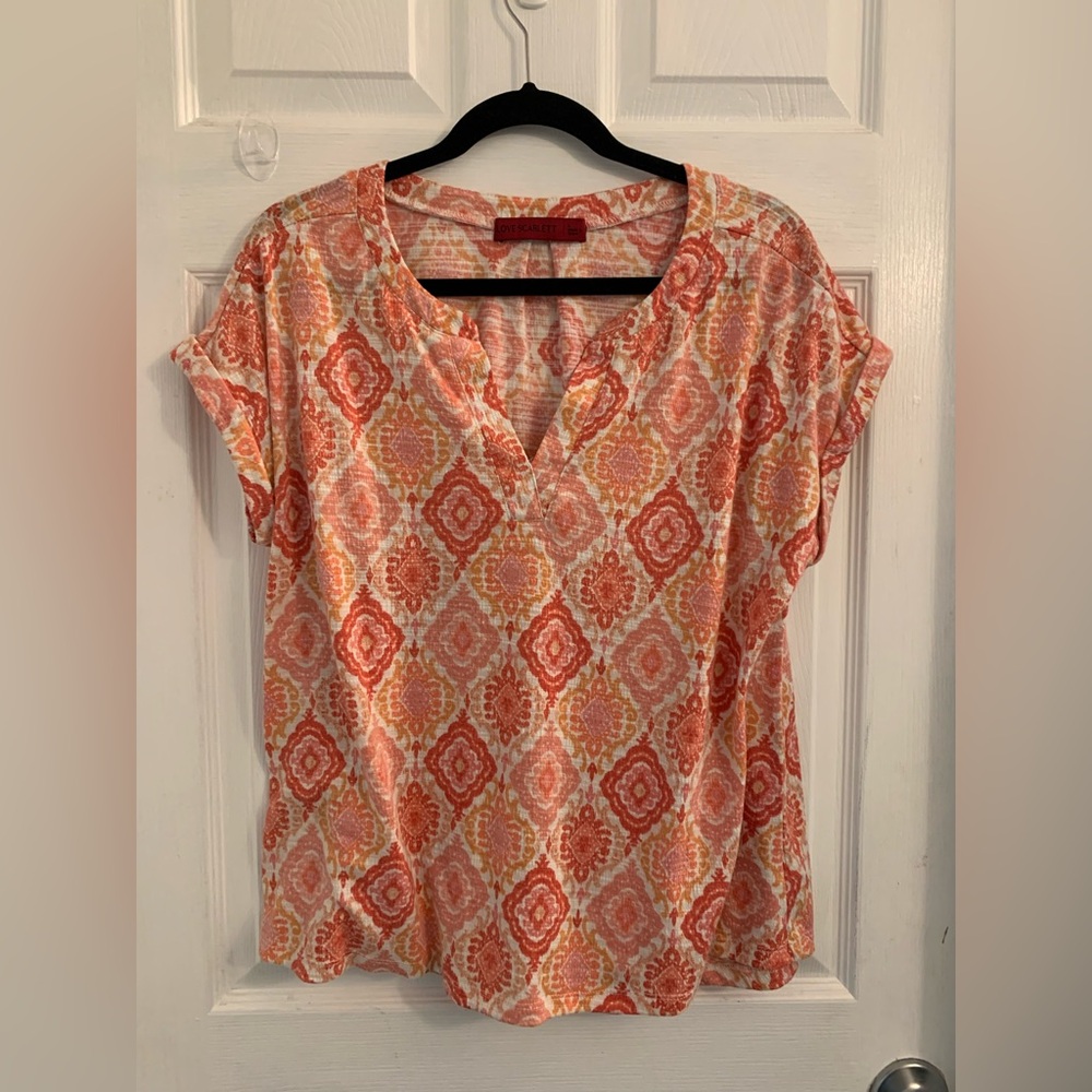 Love Scarlett Orange and Pink Women’s short sleeve Patterned top. Size Large $8